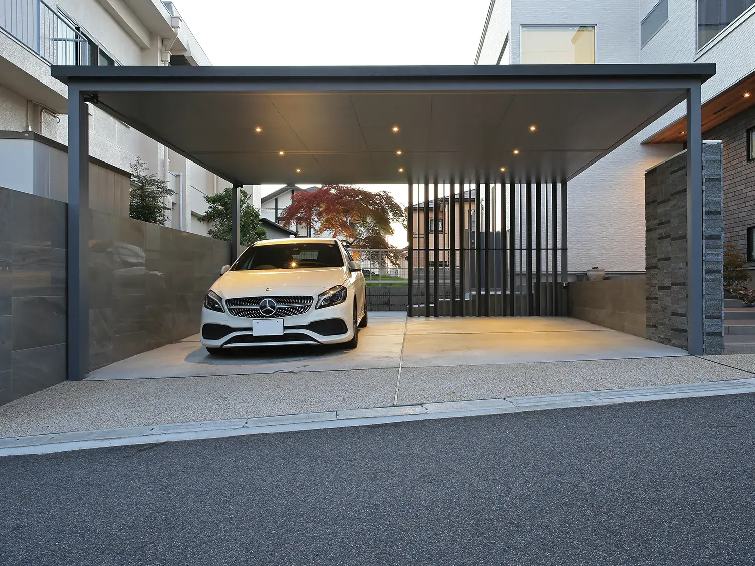 愛車を守り、引き立てる極上カーポート