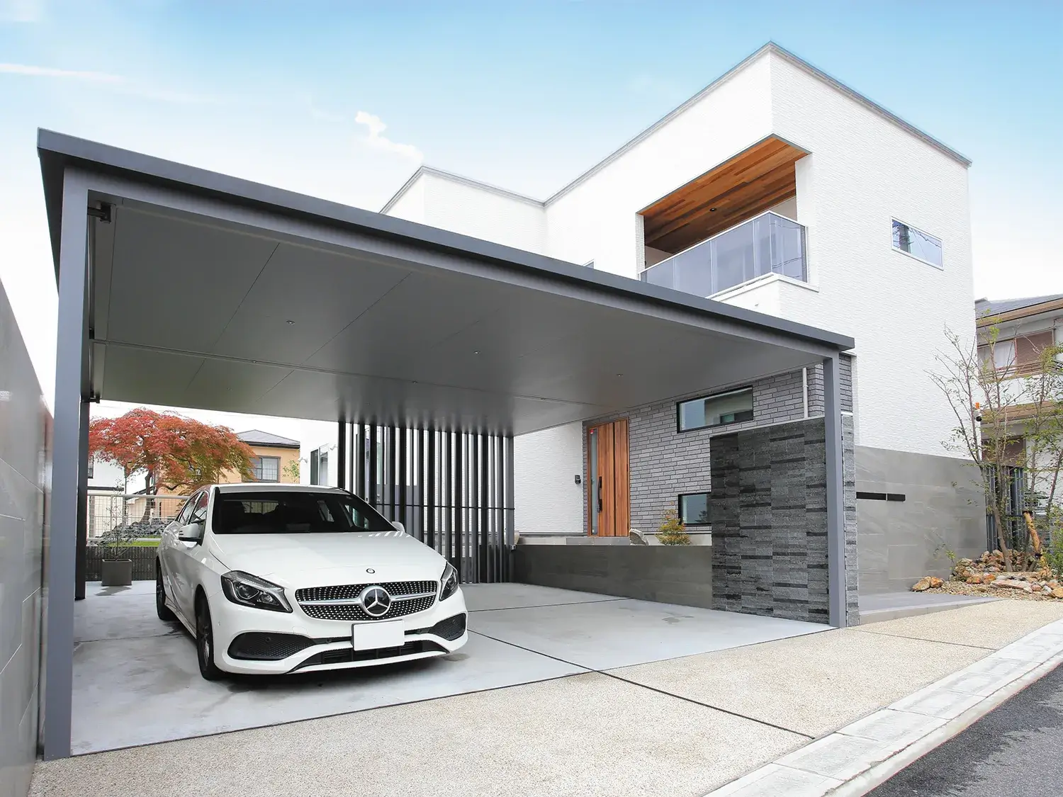 愛車を守り、引き立てる極上カーポート