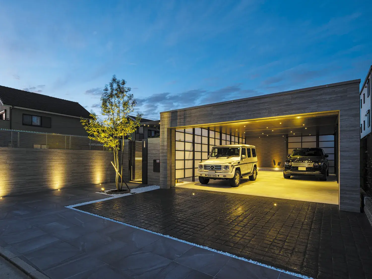 夜も映える、重厚感あふれる上質空間