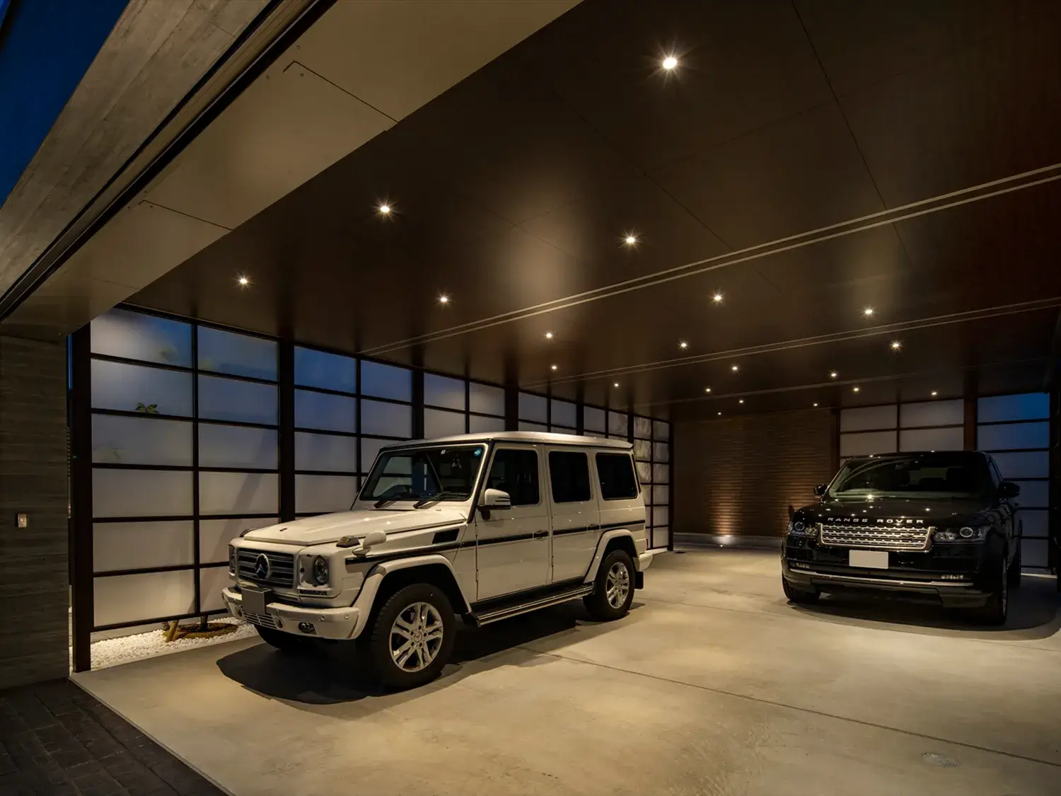 夜も映える、重厚感あふれる上質空間