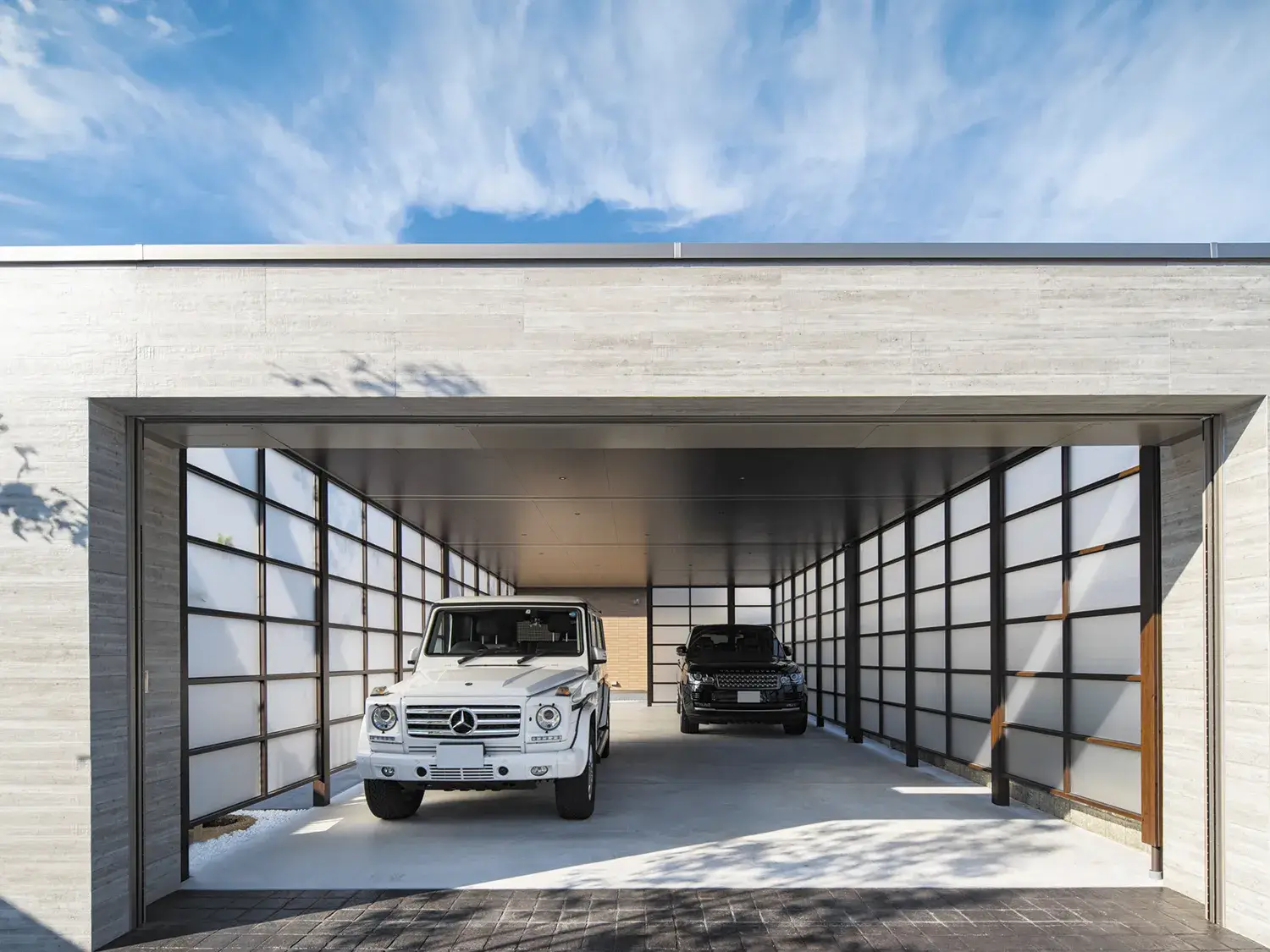 夜も映える、重厚感あふれる上質空間