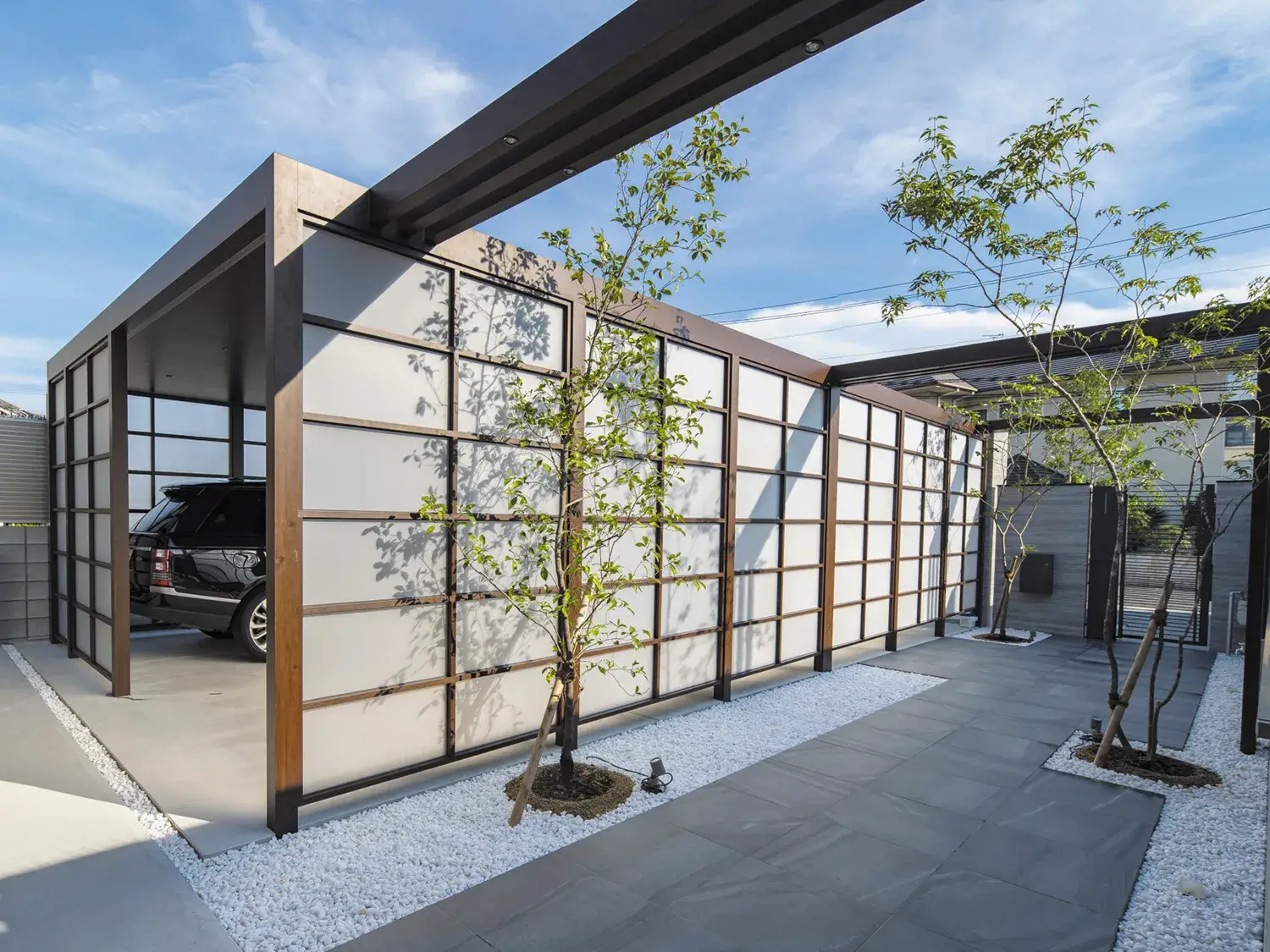 夜も映える、重厚感あふれる上質空間