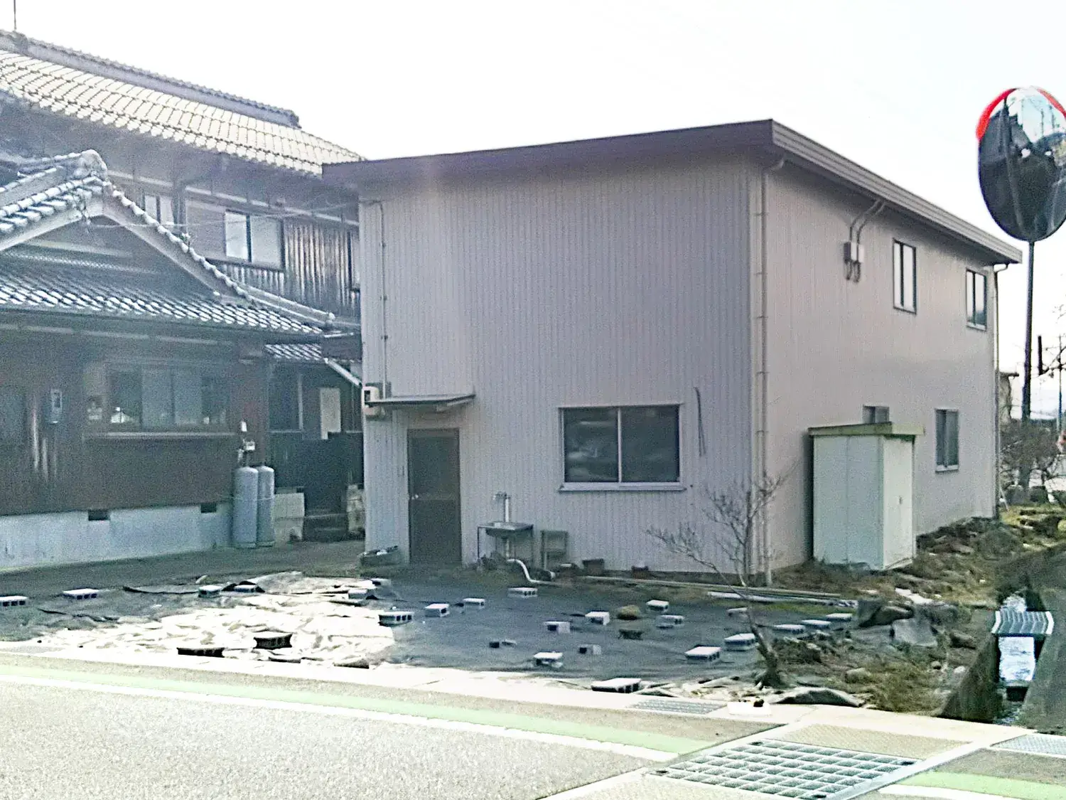 植栽との調和で美しい、穏やかな和風カーポート