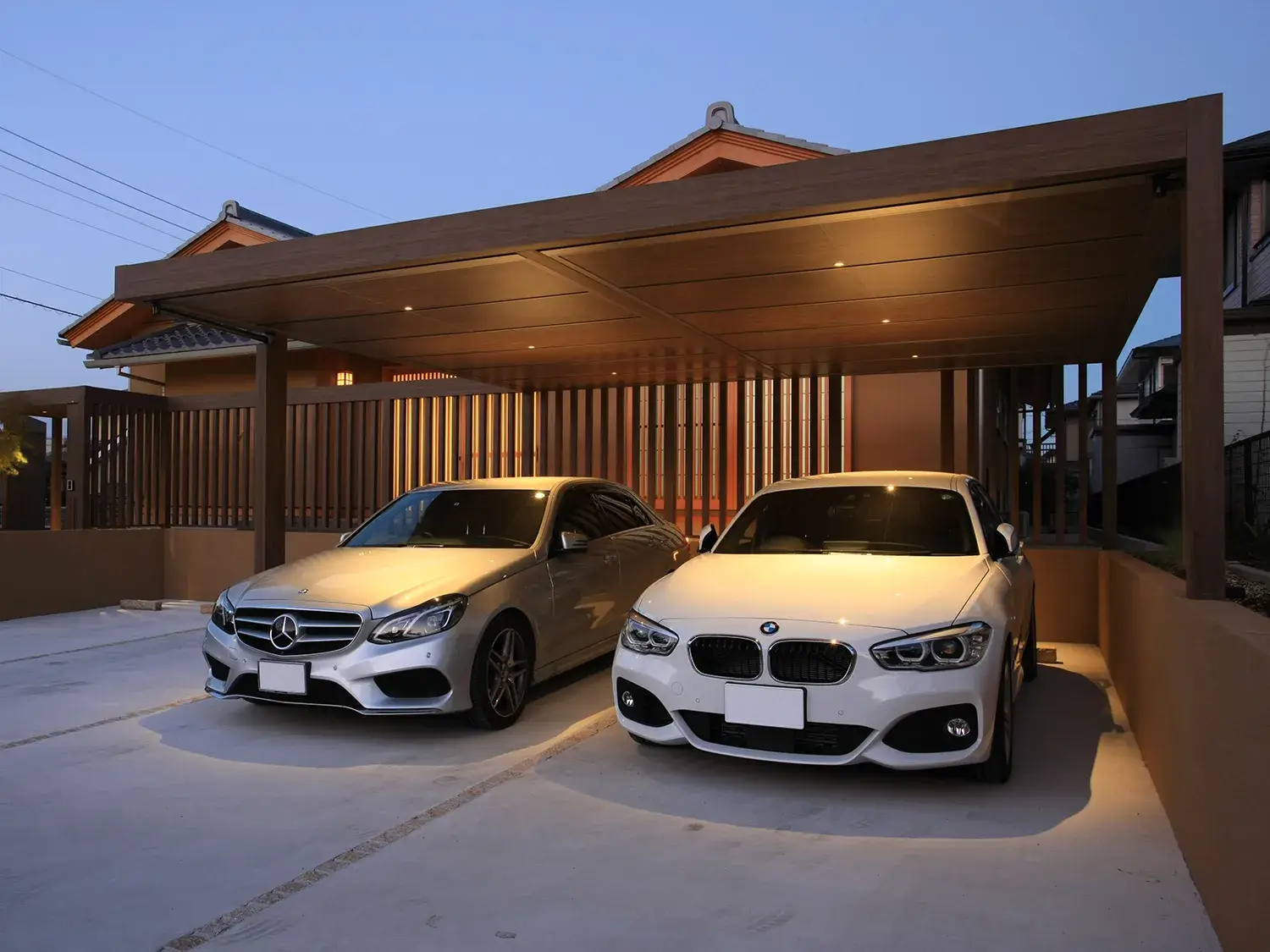 純和風の家屋に調和する、モダンエクステリア