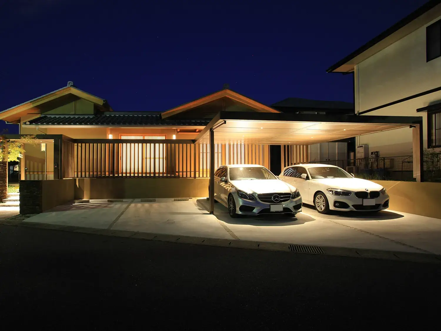 純和風の家屋に調和する、モダンエクステリア