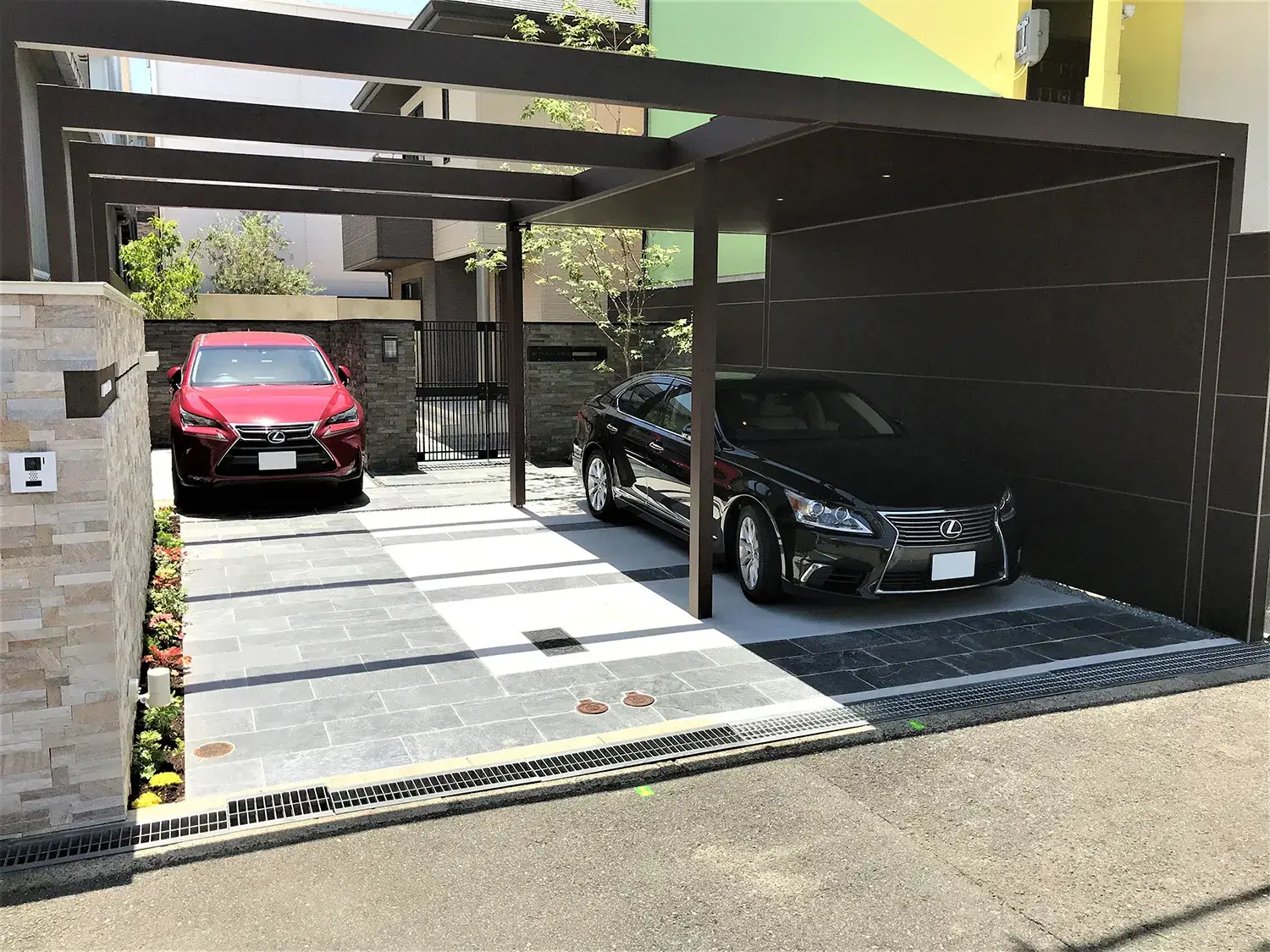 住まいの顔となるデザイン性の高いカーポート