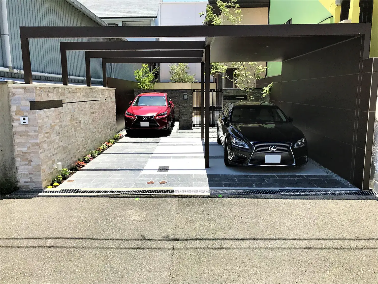 住まいの顔となるデザイン性の高いカーポート