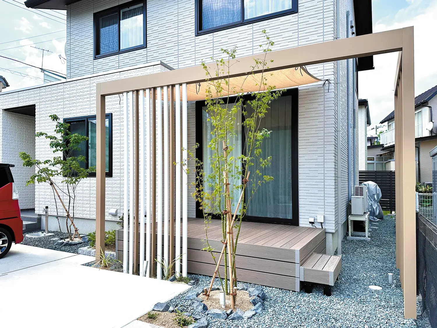 優しい色合いでつくる、明るく心地よいファサード空間