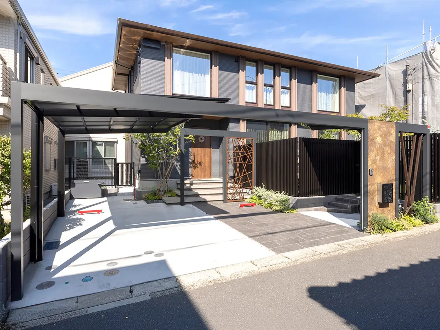 洗練と温もりが調和するファサードデザイン