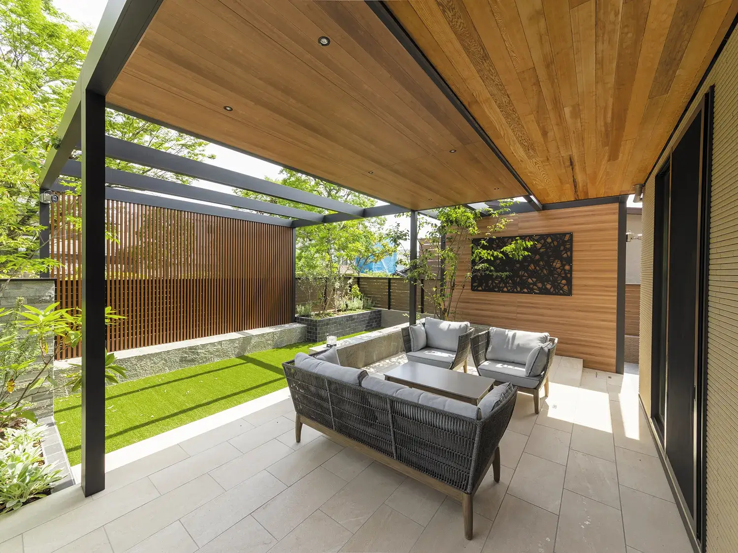 家族の時間を豊かにする、憩いのテラス空間