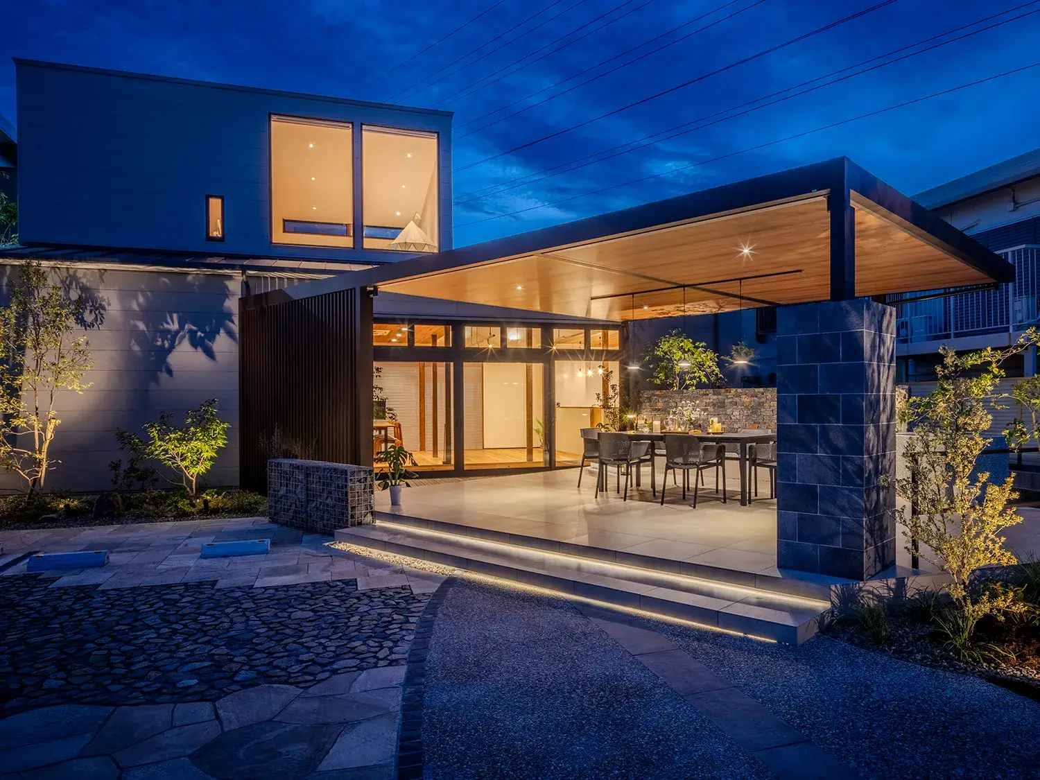 上品な灯りに包まれる、極上のラグジュアリー空間