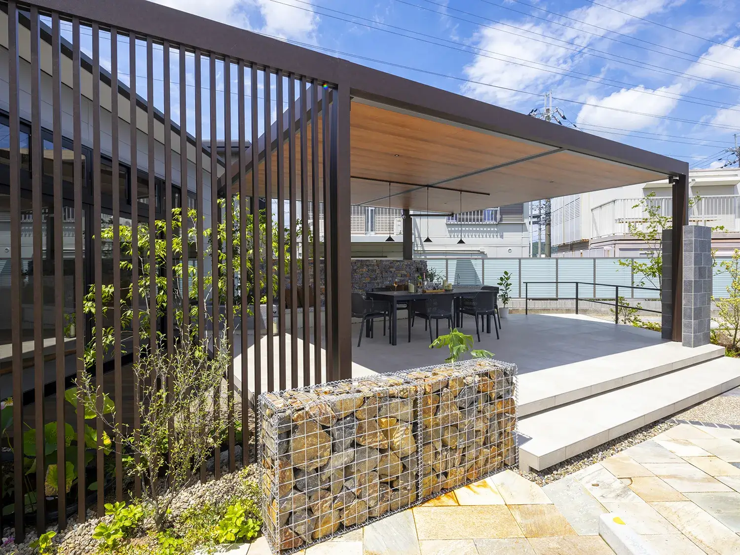 上品な灯りに包まれる、極上のラグジュアリー空間