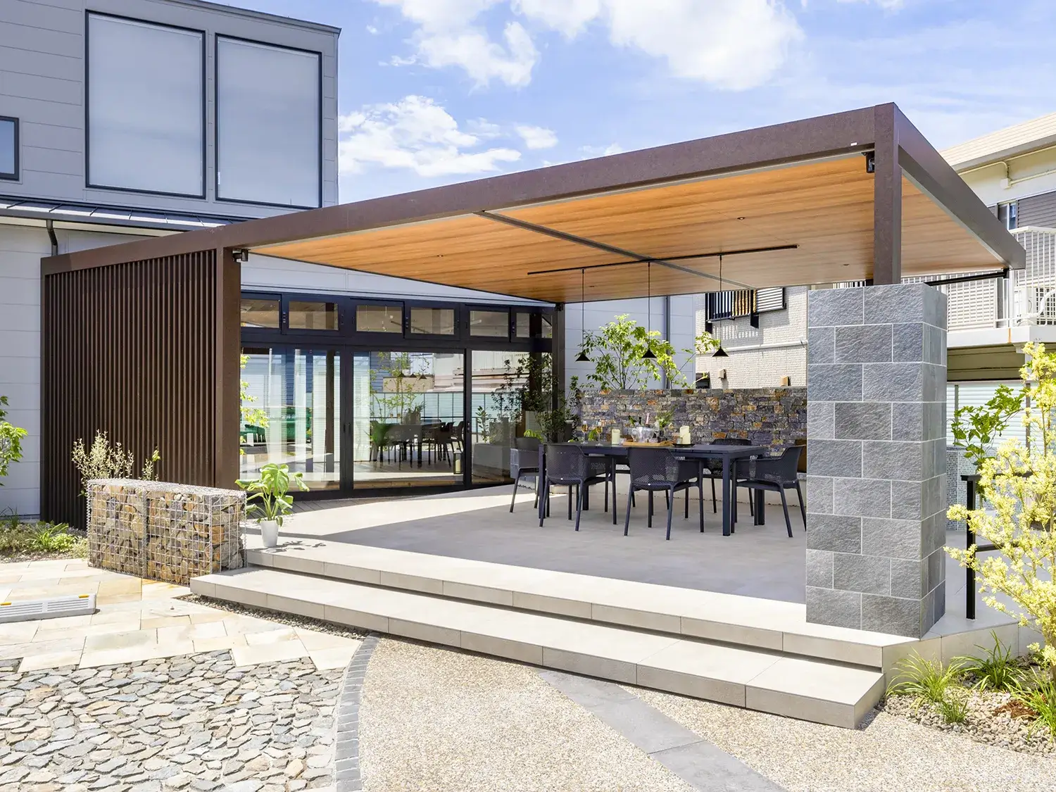 上品な灯りに包まれる、極上のラグジュアリー空間