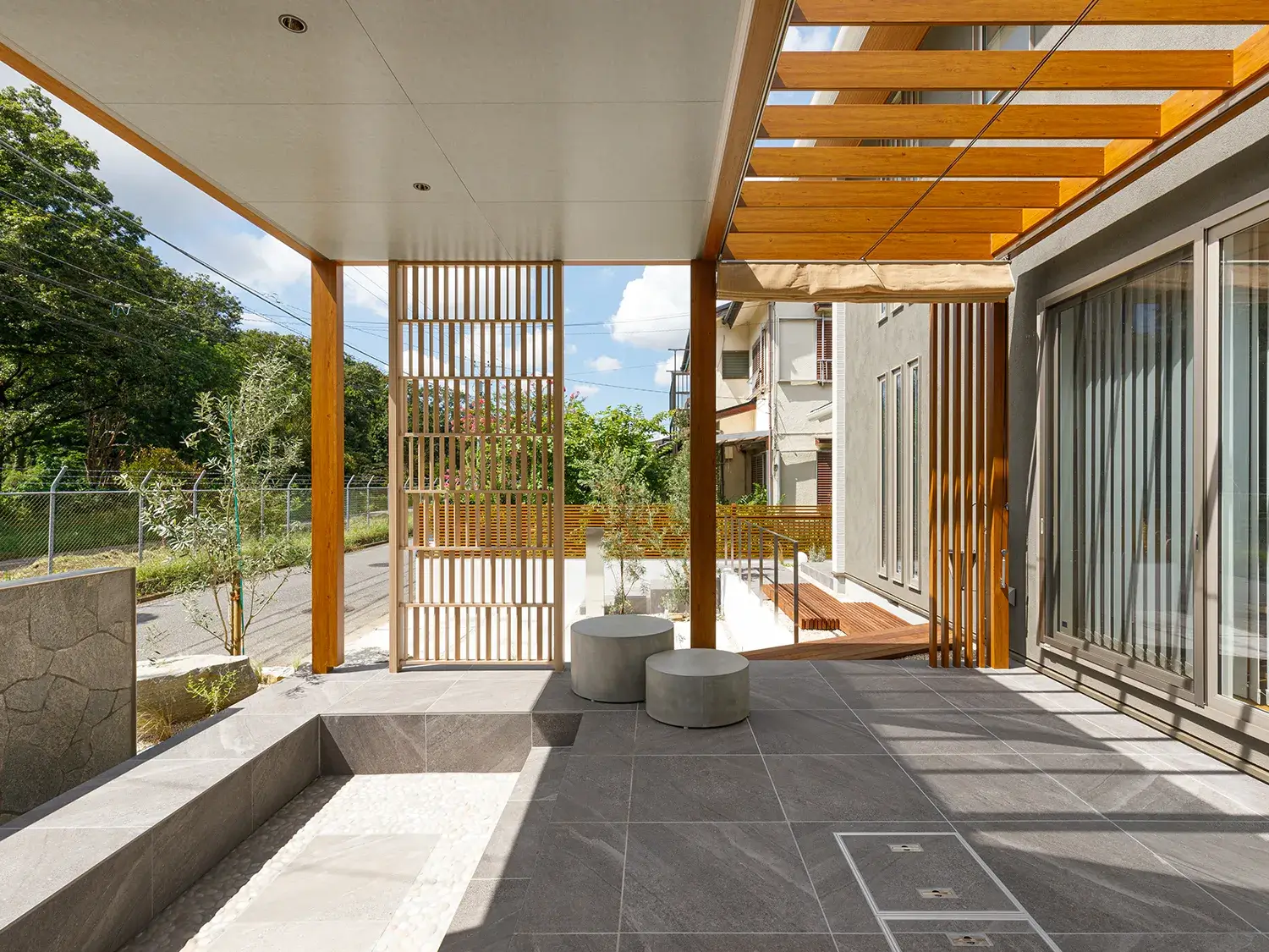 風がめぐる、穏やかで心地よい庭